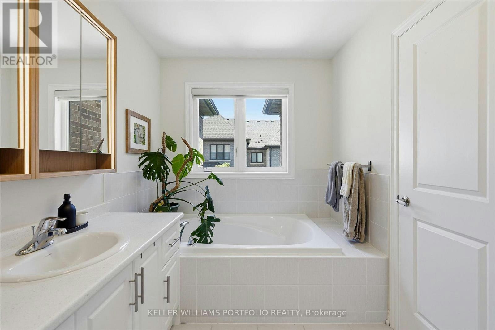 9 Viola Street, East Gwillimbury, ON, L9N 0T6 - 29