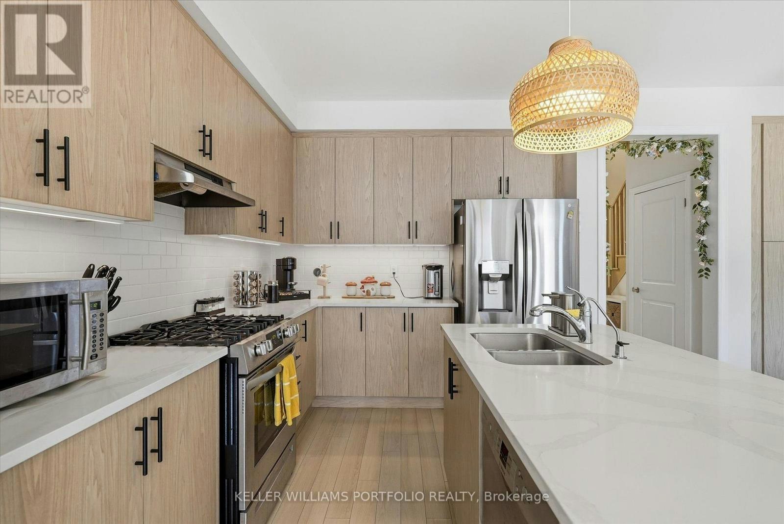 9 Viola Street, East Gwillimbury, ON, L9N 0T6 - 16