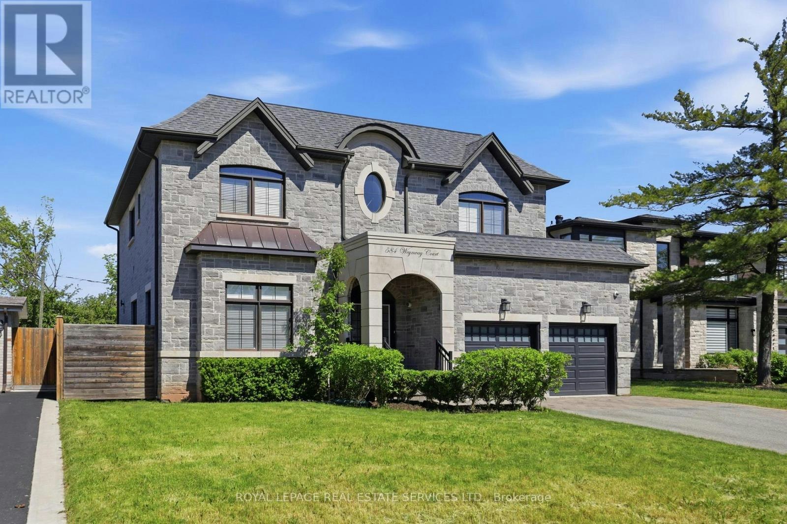 584 Weynway Court, Oakville, ON, L6L 4G7