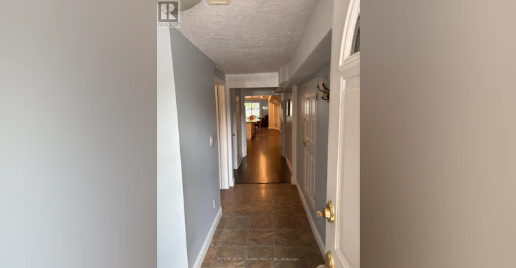 ONLY-LOWER 3227 Level Trisha Downs, Mississauga, ON, L5A 2A6 - 2