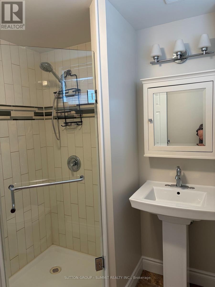 ONLY-LOWER 3227 Level Trisha Downs, Mississauga, ON, L5A 2A6 - 3