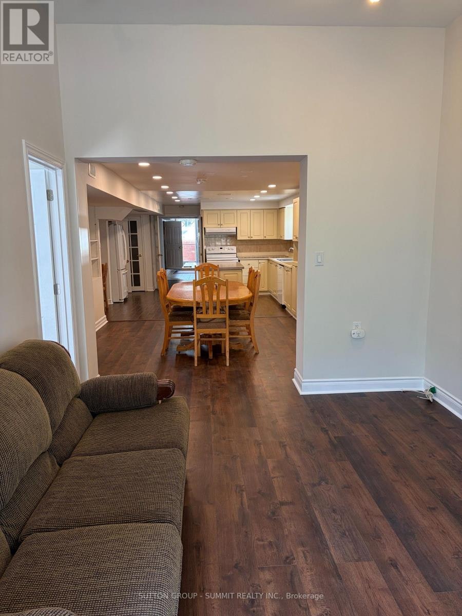 ONLY-LOWER 3227 Level Trisha Downs, Mississauga, ON, L5A 2A6 - 8