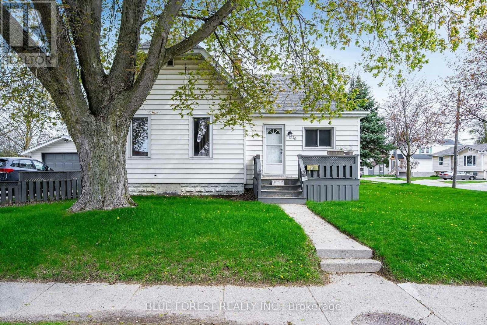 30 Park Avenue E, Chatham-Kent, ON, N7M 3V5