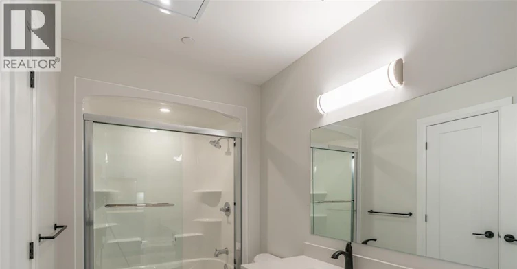 204-1540 Venetian Boulevard, Point Edward, ON, N7T 0A4 - 4