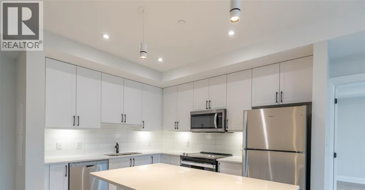 204-1540 Venetian Boulevard, Point Edward, ON, N7T 0A4 - 6