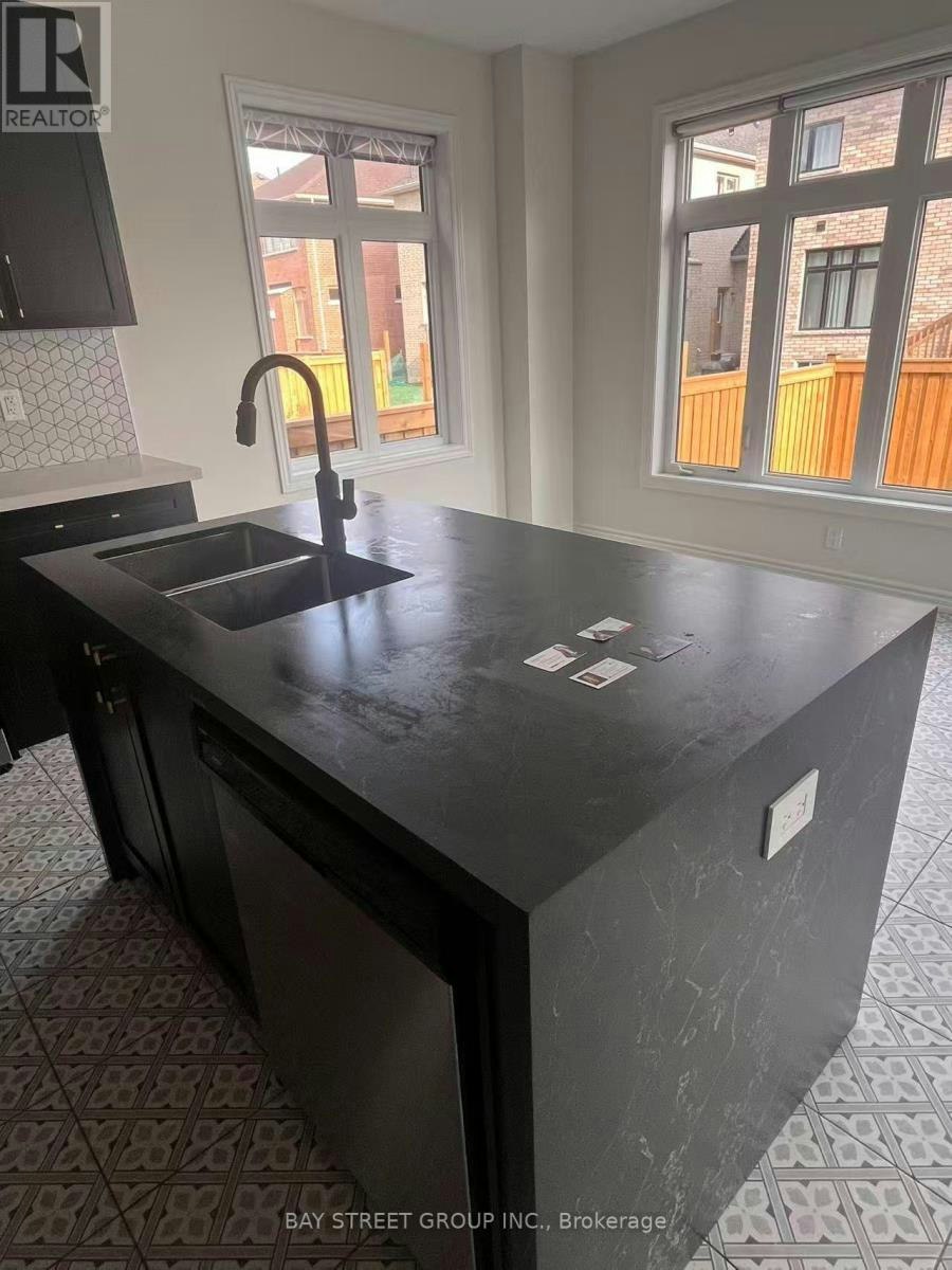 25 Garrett Styles Drive, Georgina, ON, L4P 0J1 - 18