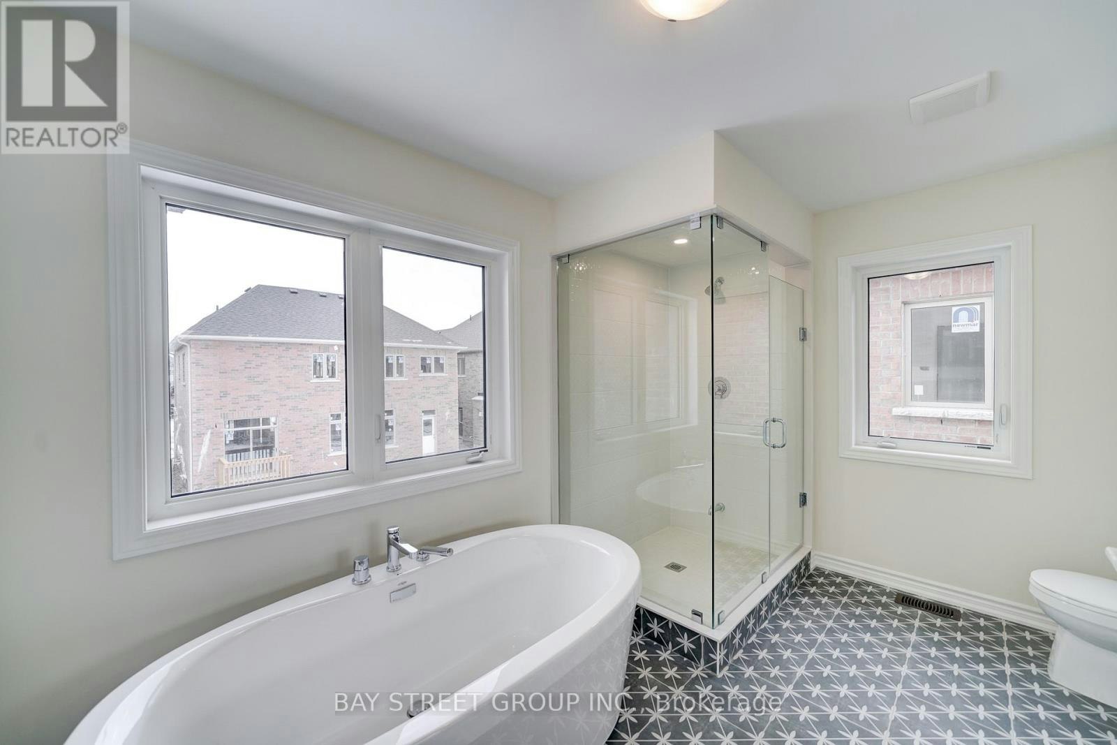 25 Garrett Styles Drive, Georgina, ON, L4P 0J1 - 29
