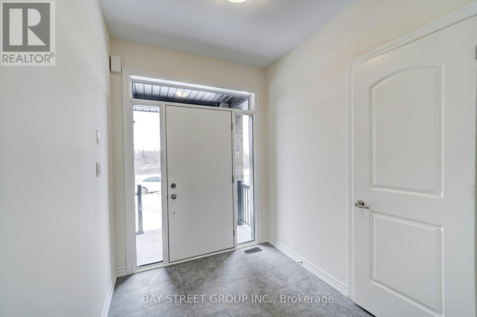 25 Garrett Styles Drive, Georgina, ON, L4P 0J1 - 3