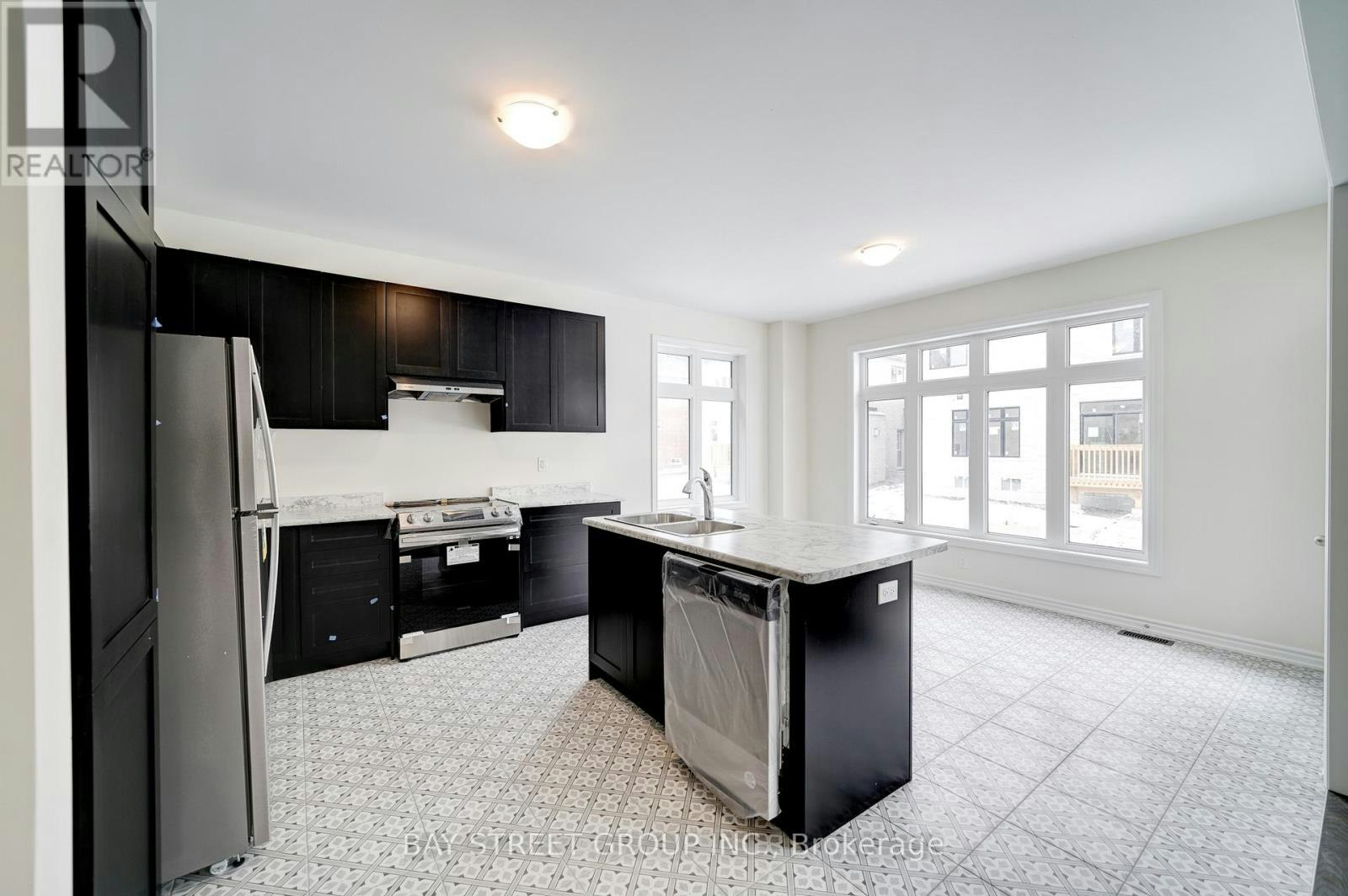 25 Garrett Styles Drive, Georgina, ON, L4P 0J1 - 14