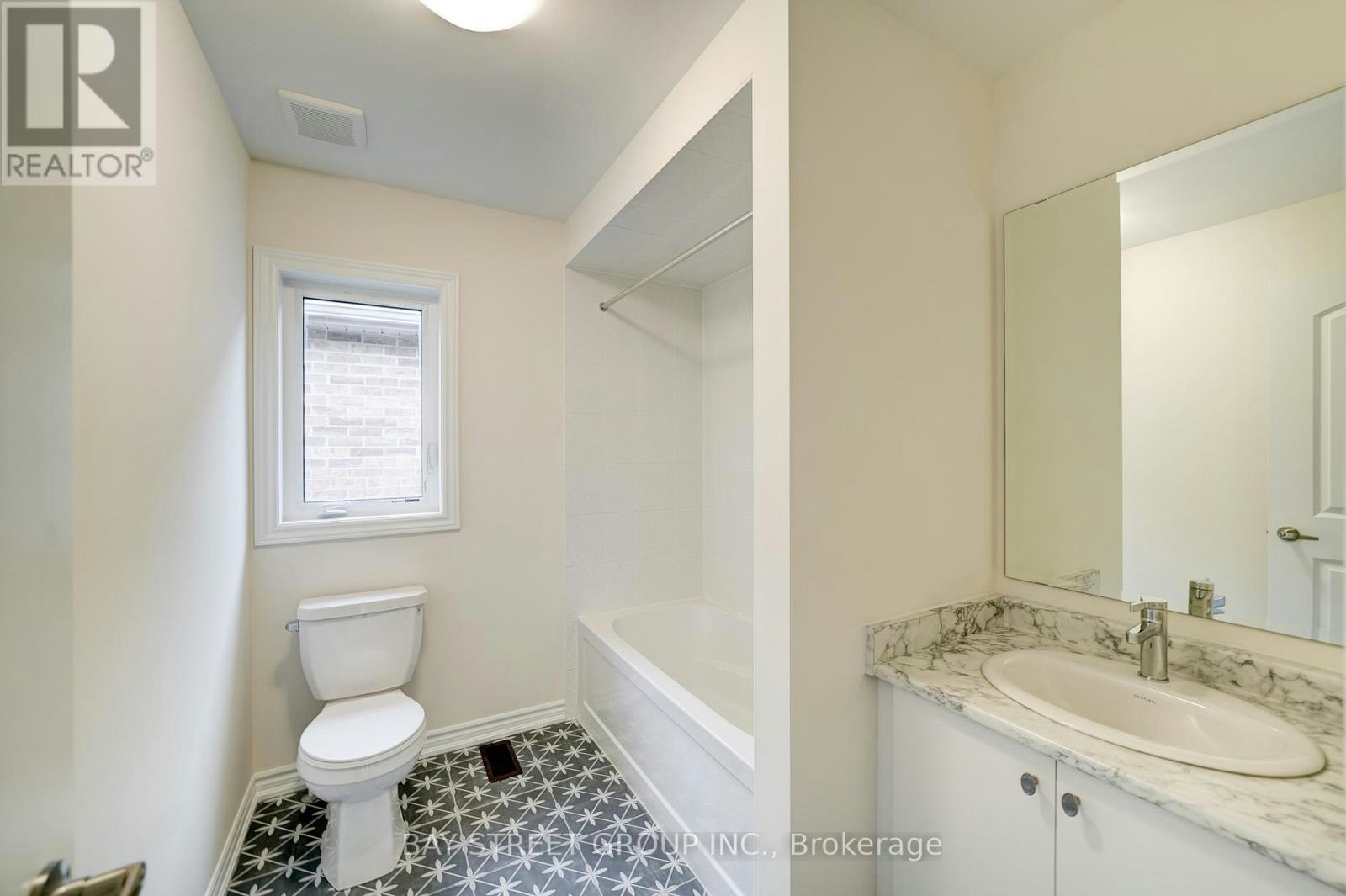 25 Garrett Styles Drive, Georgina, ON, L4P 0J1 - 32