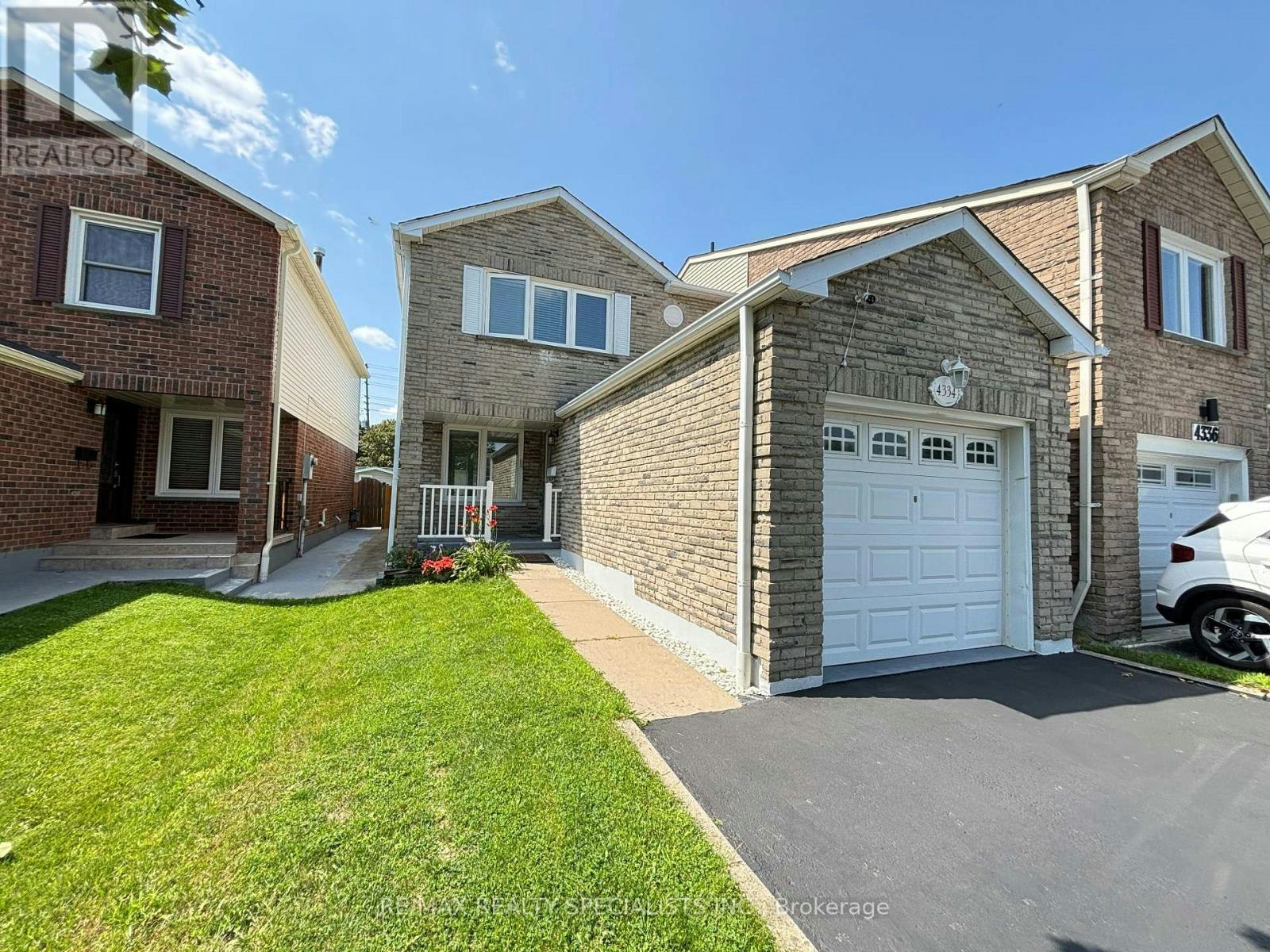 4334 Lee Drive, Mississauga, ON, L4W 4A8 - 2
