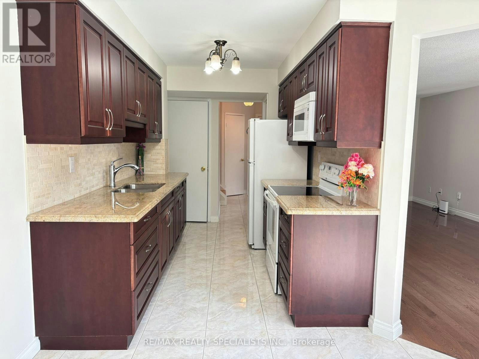 4334 Lee Drive, Mississauga, ON, L4W 4A8 - 6