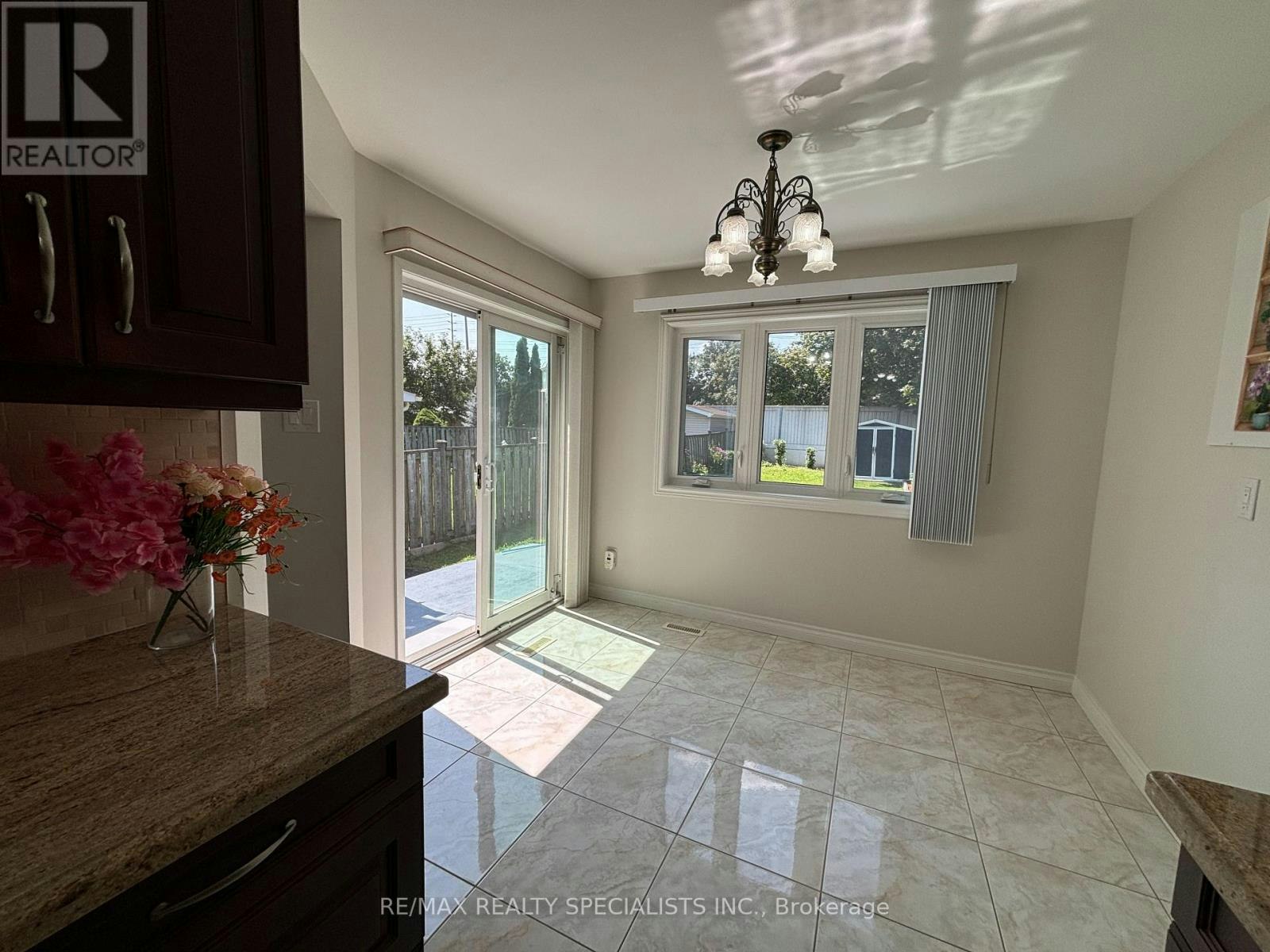 4334 Lee Drive, Mississauga, ON, L4W 4A8 - 5