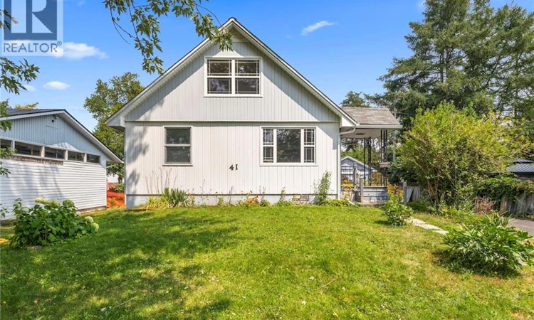 41 Hillcourt Drive