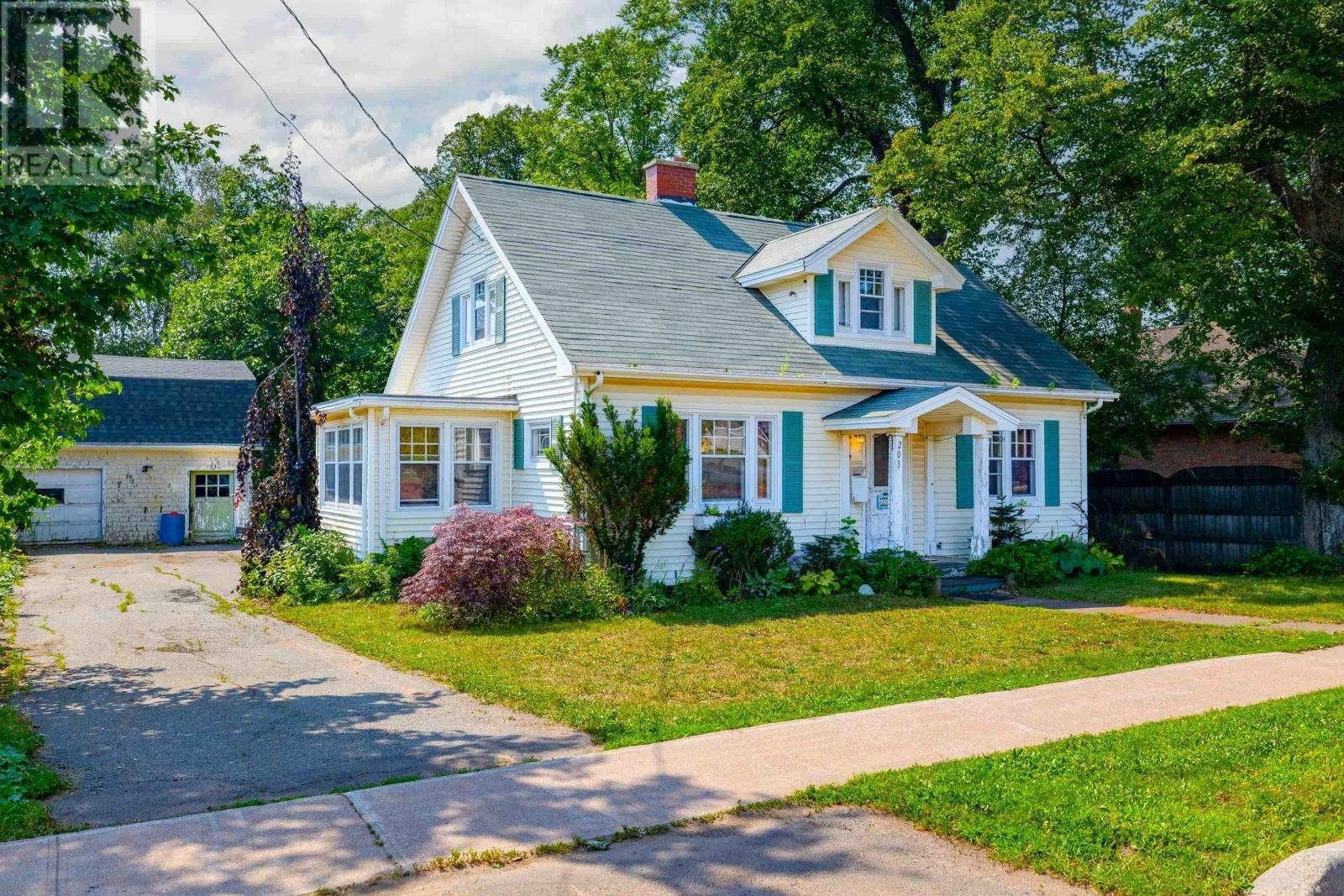 203 River Road North, Charlottetown, PE, C1A 3L4