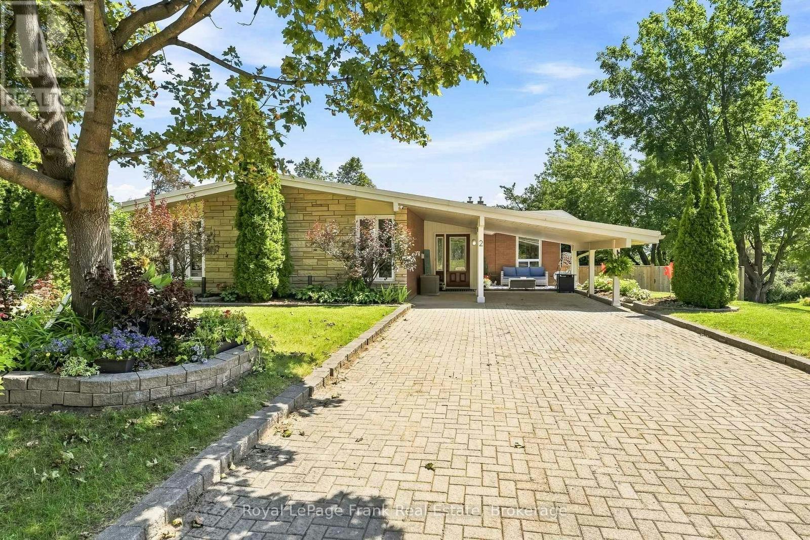 2 Crestwood Avenue, Peterborough, ON, K9J 1M8
