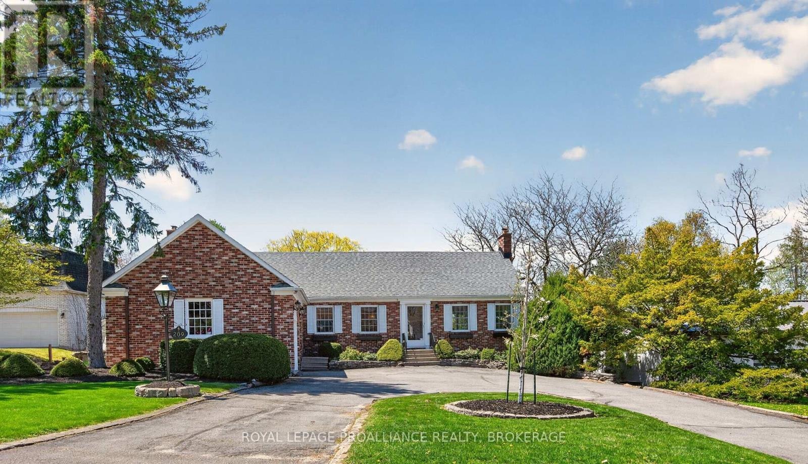 209 Fairway Hill Crescent, Kingston, ON, K7M 2B5