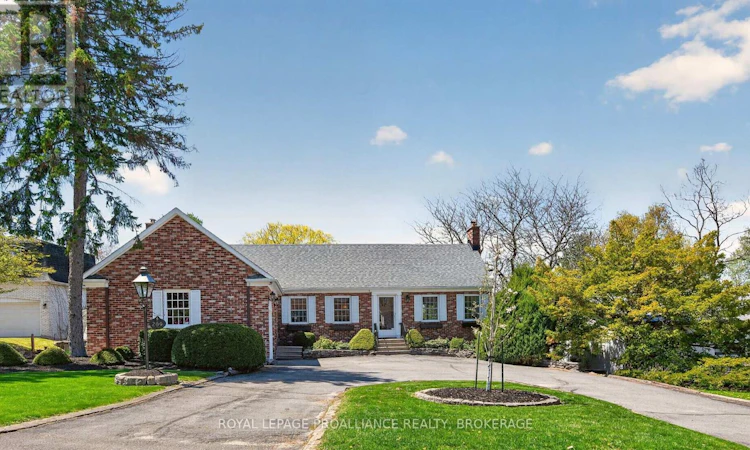 209 Fairway Hill Crescent