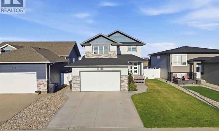 SK S0K2T2-812 1st Avenue N