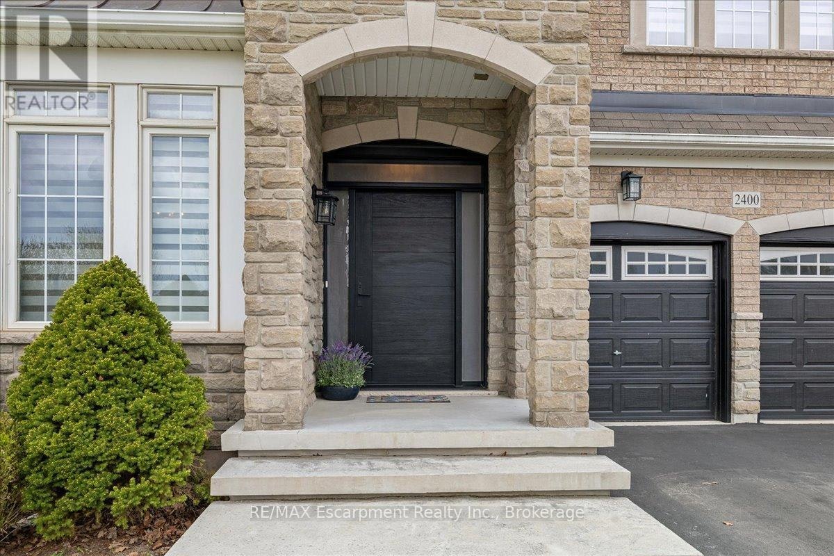 2400 Spring Meadow Way, Oakville, ON, L6M 0R6 - 2
