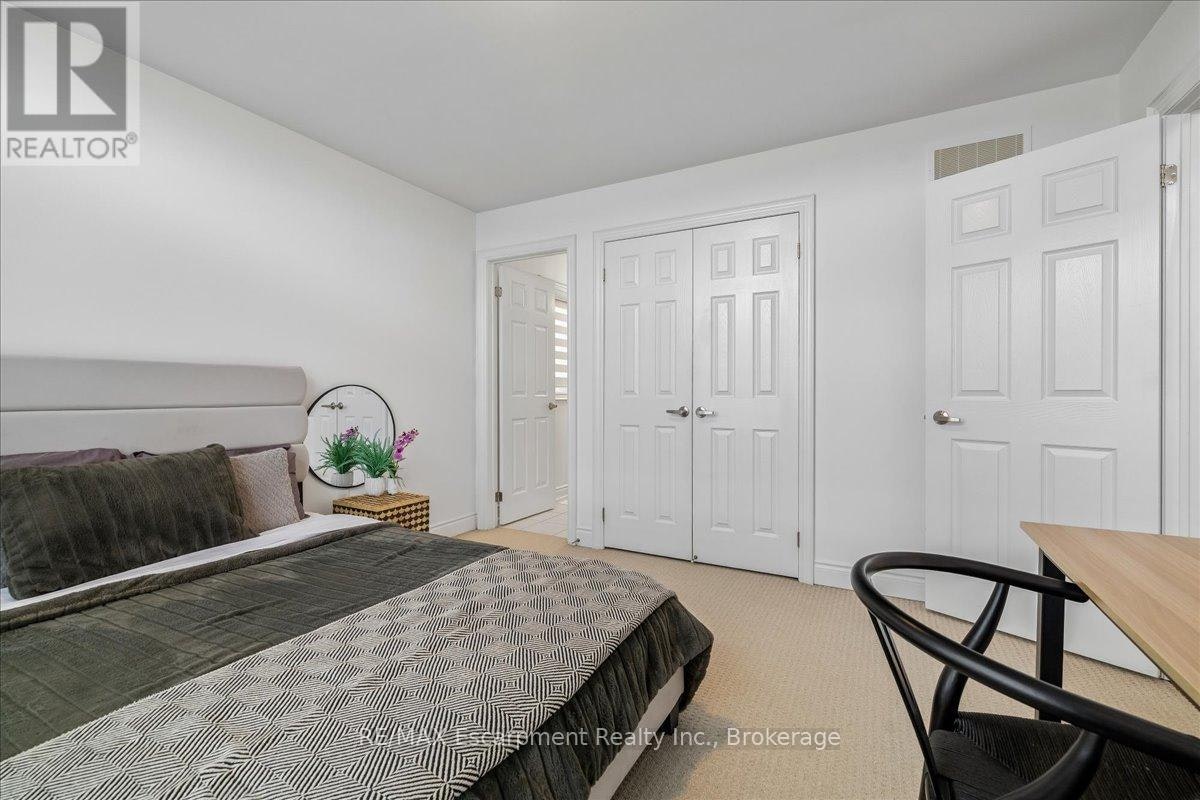 2400 Spring Meadow Way, Oakville, ON, L6M 0R6 - 42