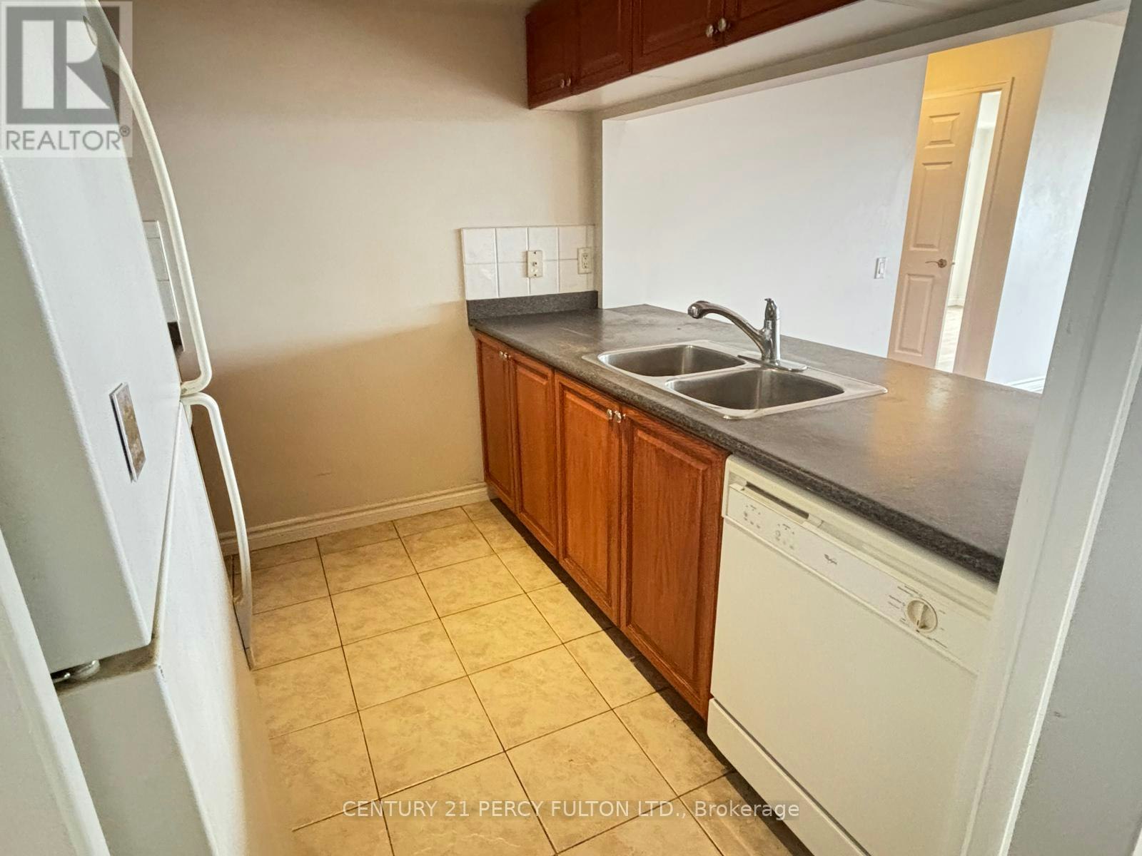 1101-8 Mondeo Drive, Toronto, ON, M1P 5C7 - 7