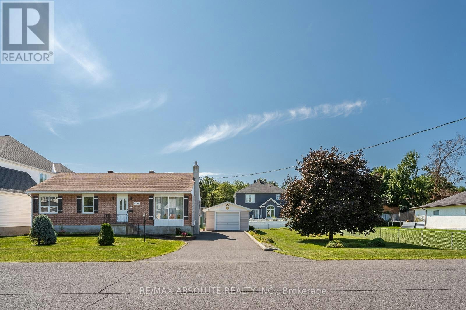 1880 Kingsdale Avenue, Ottawa, ON, K1T 1J1
