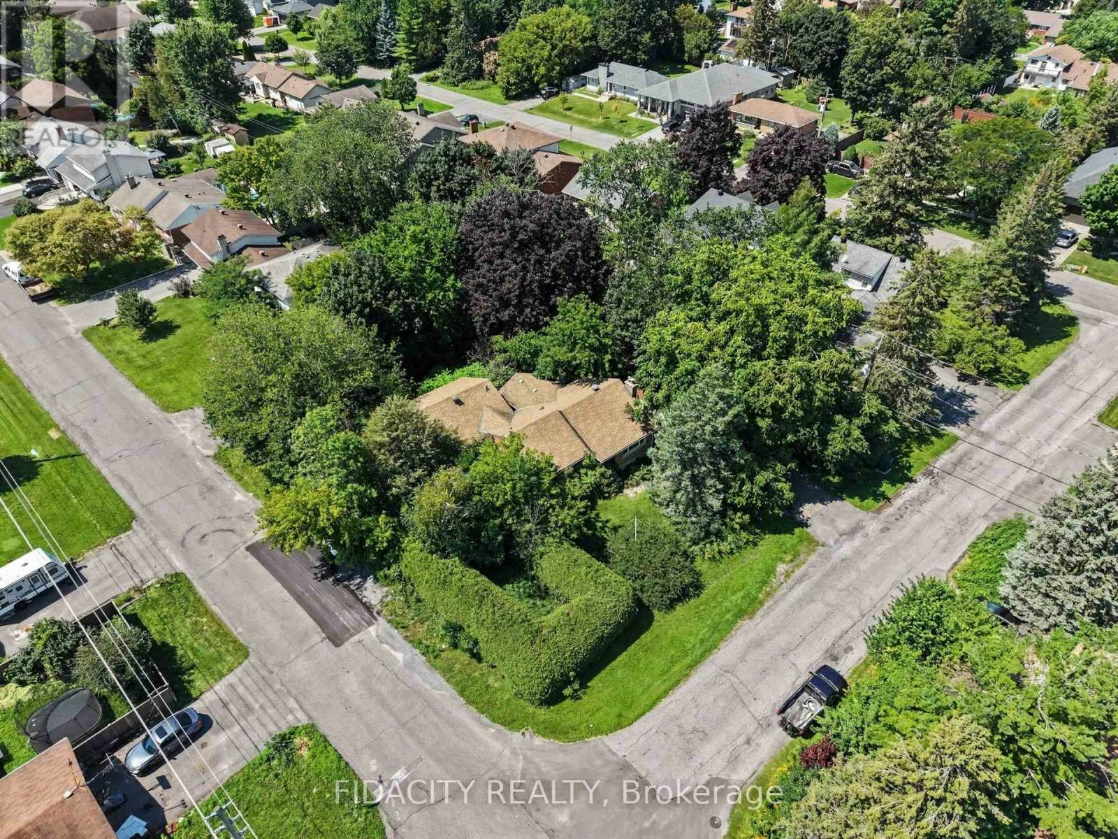 6 Malcolm Place, Ottawa, ON, K2G 1P4