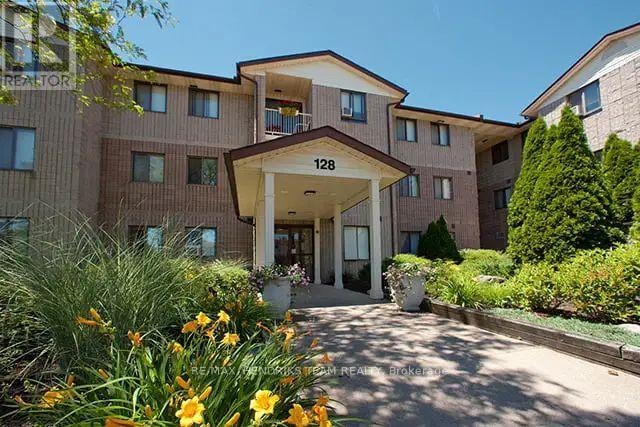 215-128 St Augustine Drive, St. Catharines, ON, L2P 3X6