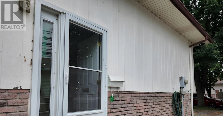 MAIN-62 Elma Street E, St. Catharines, ON, L2N 6Z7 - 2