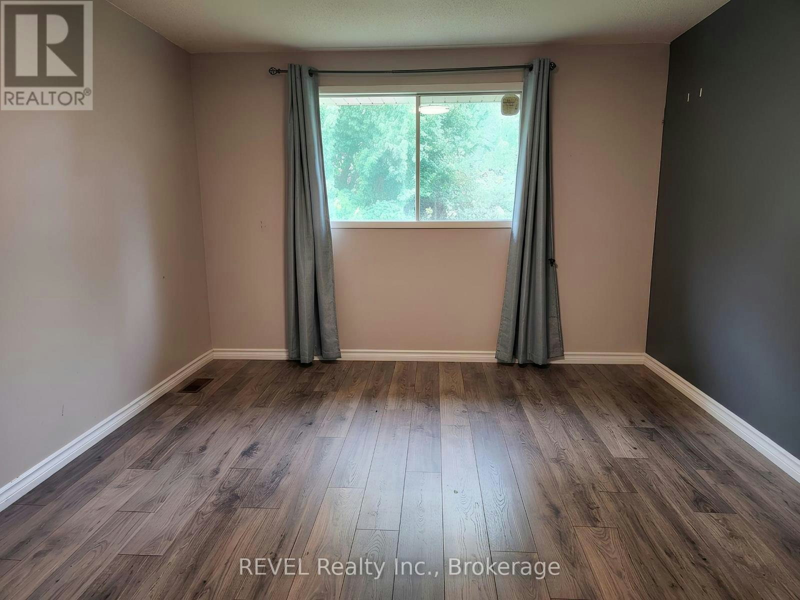 MAIN-62 Elma Street E, St. Catharines, ON, L2N 6Z7 - 6