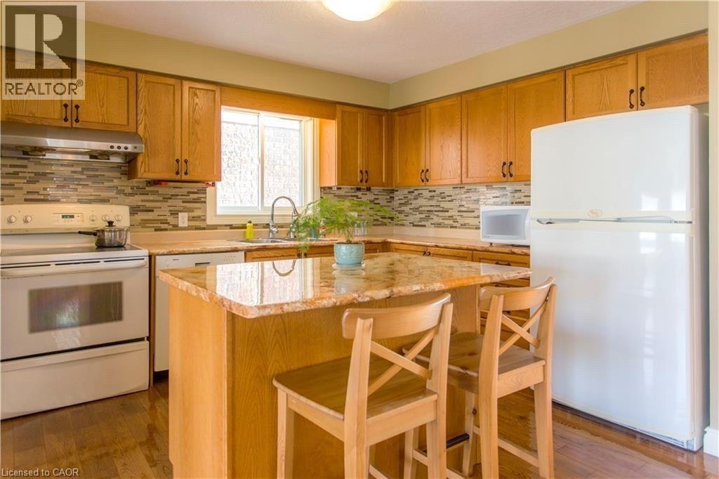 676 Bonavista Drive, Waterloo, ON, N2K 4E9 - 3