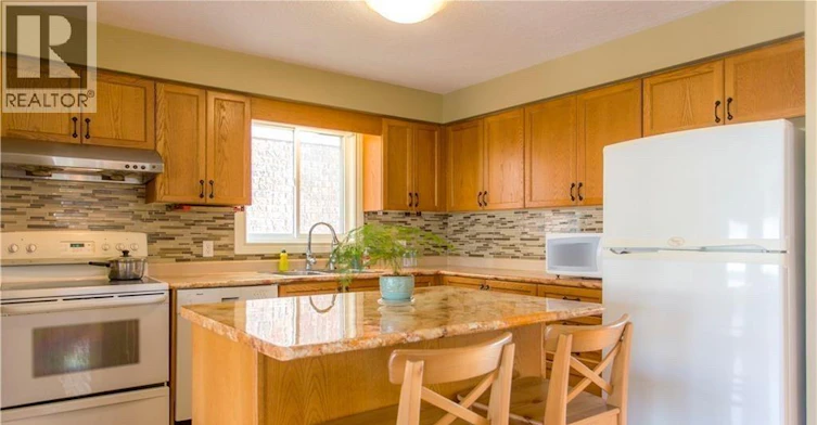 676 Bonavista Drive, Waterloo, ON, N2K 4E9 - 3