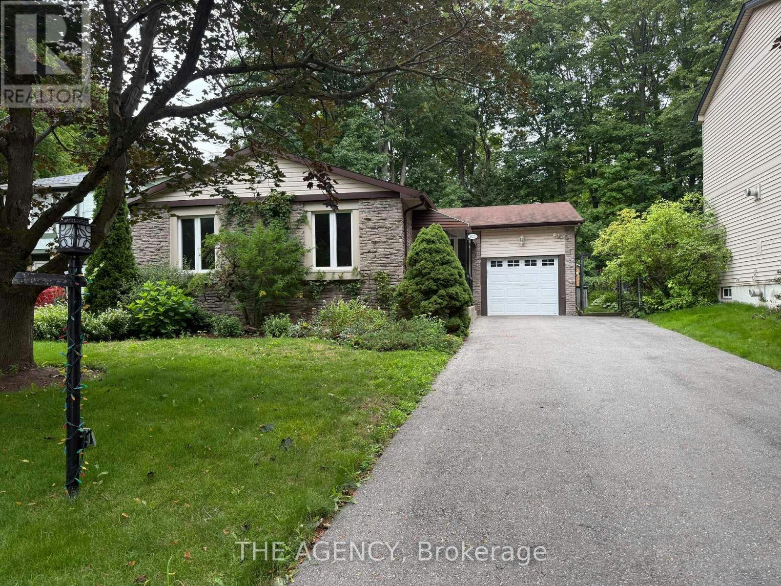 323 Waratah Avenue, Newmarket, ON, L3Y 5J3