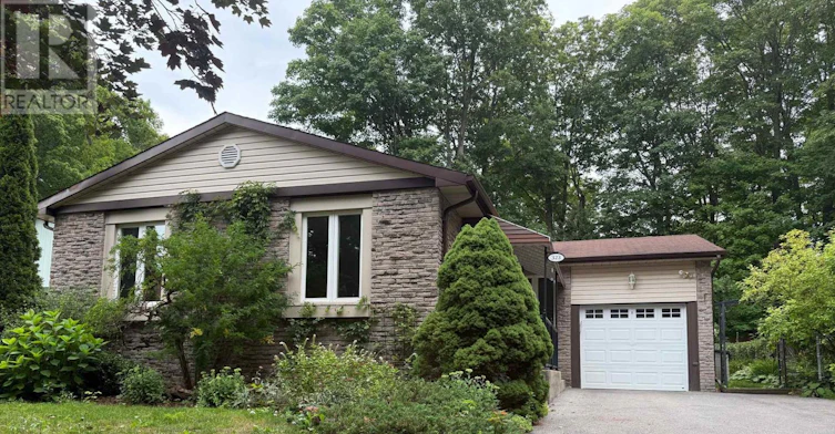 323 Waratah Avenue, Newmarket, ON, L3Y 5J3 - 2
