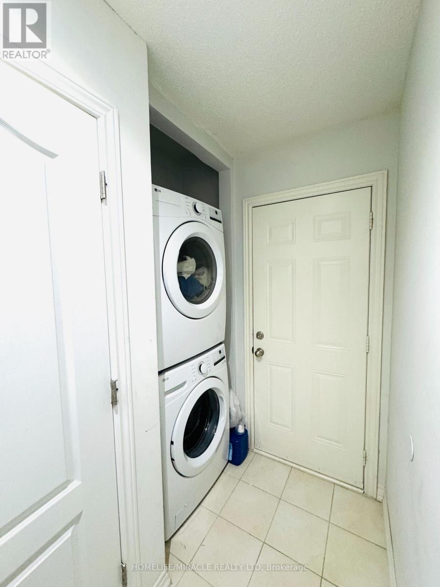 8 Altura Way, Brampton, ON, L6P 4A1 - 4