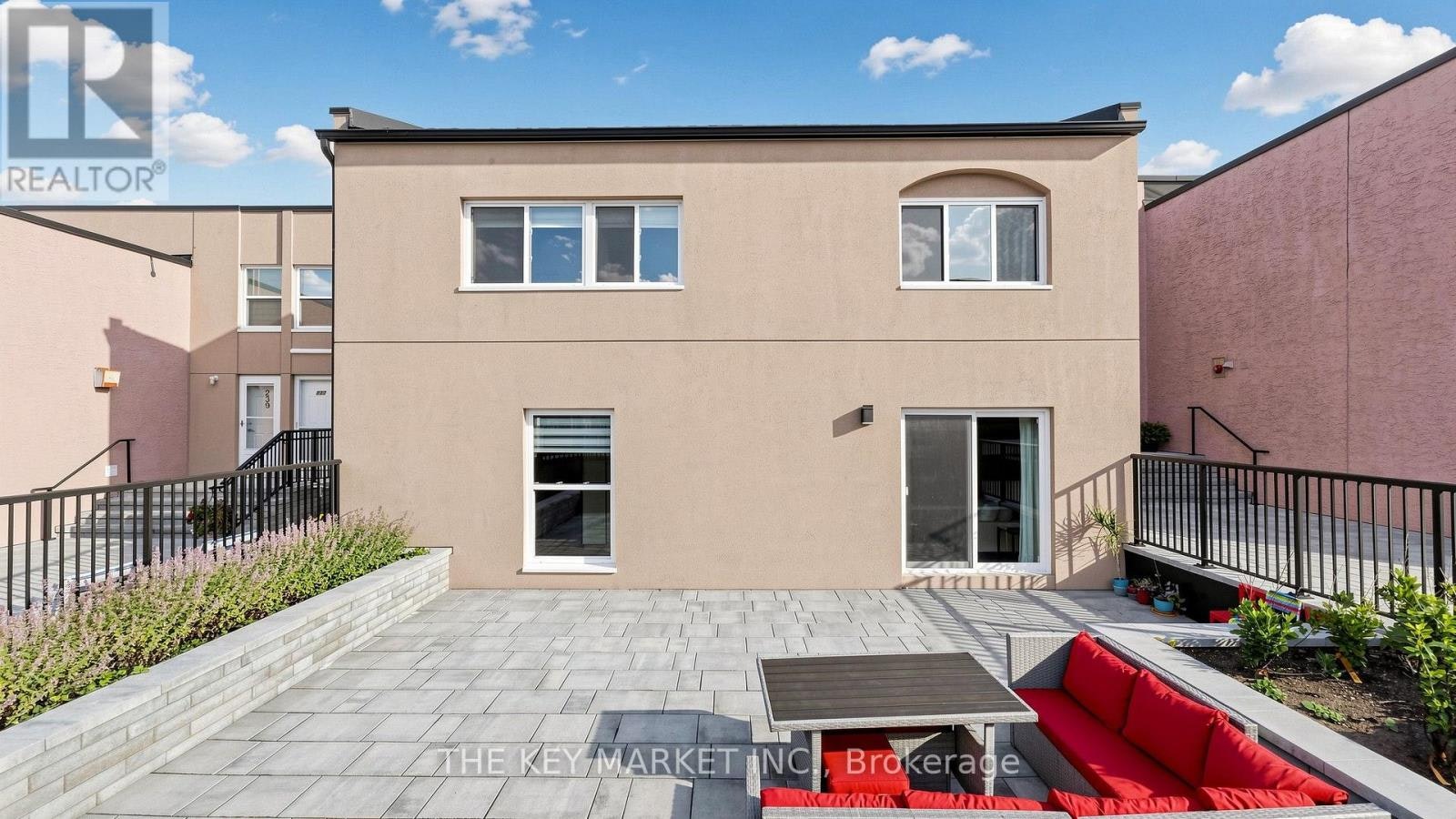 289-3060 Constitution Boulevard, Mississauga, ON, L4Y 3X8