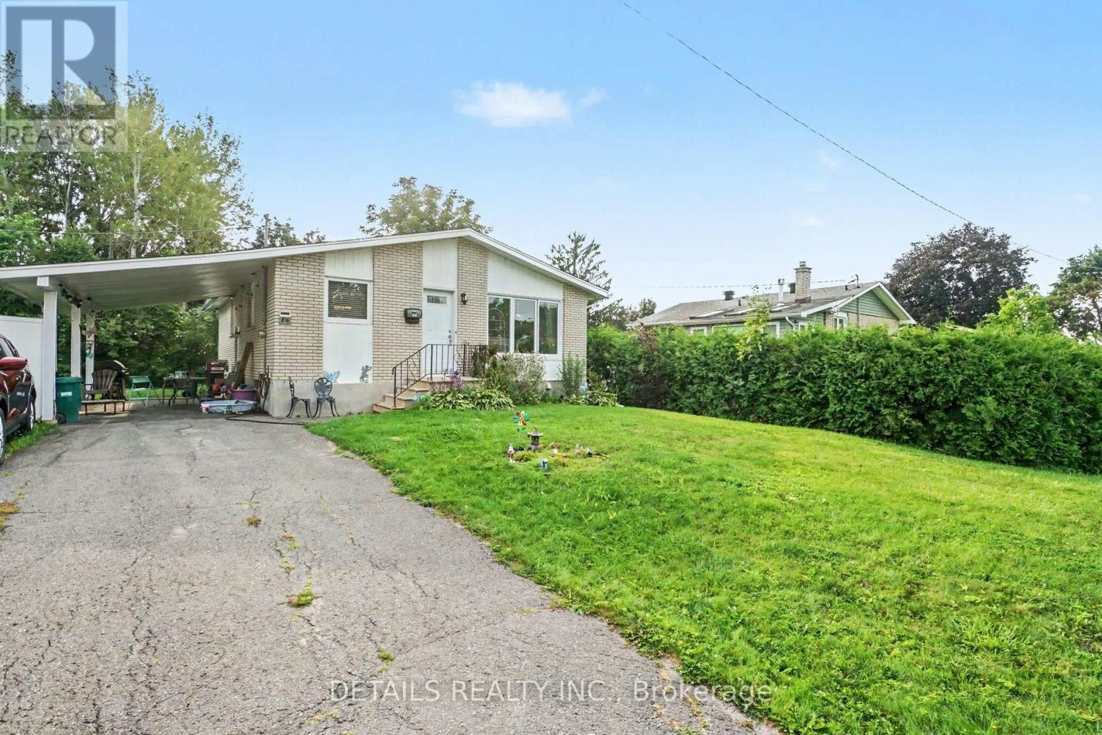 816 Willow Avenue, Ottawa, ON, K1E 1C7 - 2