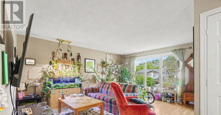 816 Willow Avenue, Ottawa, ON, K1E 1C7 - 4