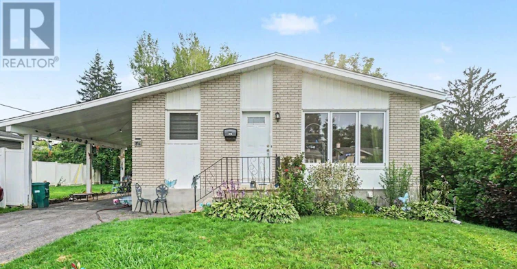 816 Willow Avenue, Ottawa, ON, K1E 1C7