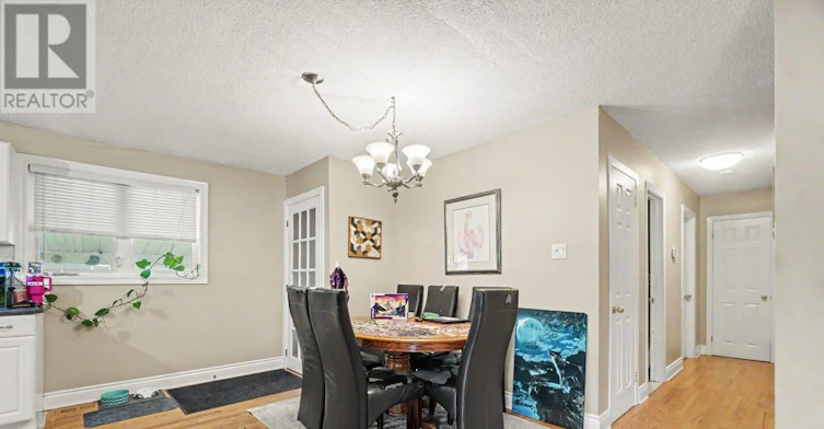 816 Willow Avenue, Ottawa, ON, K1E 1C7 - 5