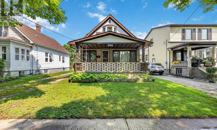208 Ross Avenue