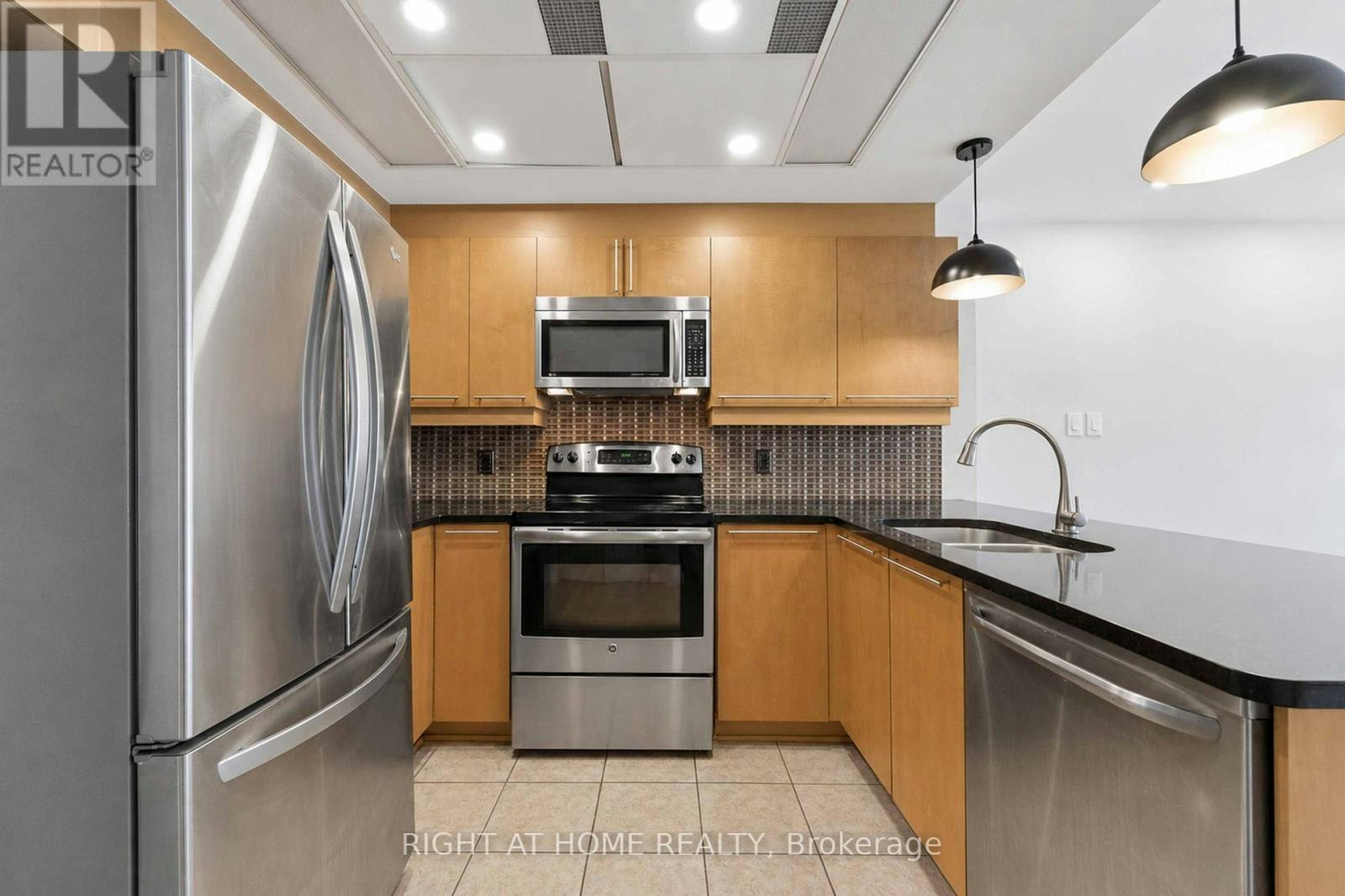 1009-134 York Street, Ottawa, ON, K1N 1K8 - 2
