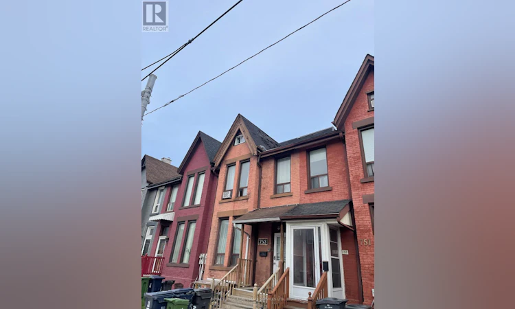 2-753 Gerrard Street E