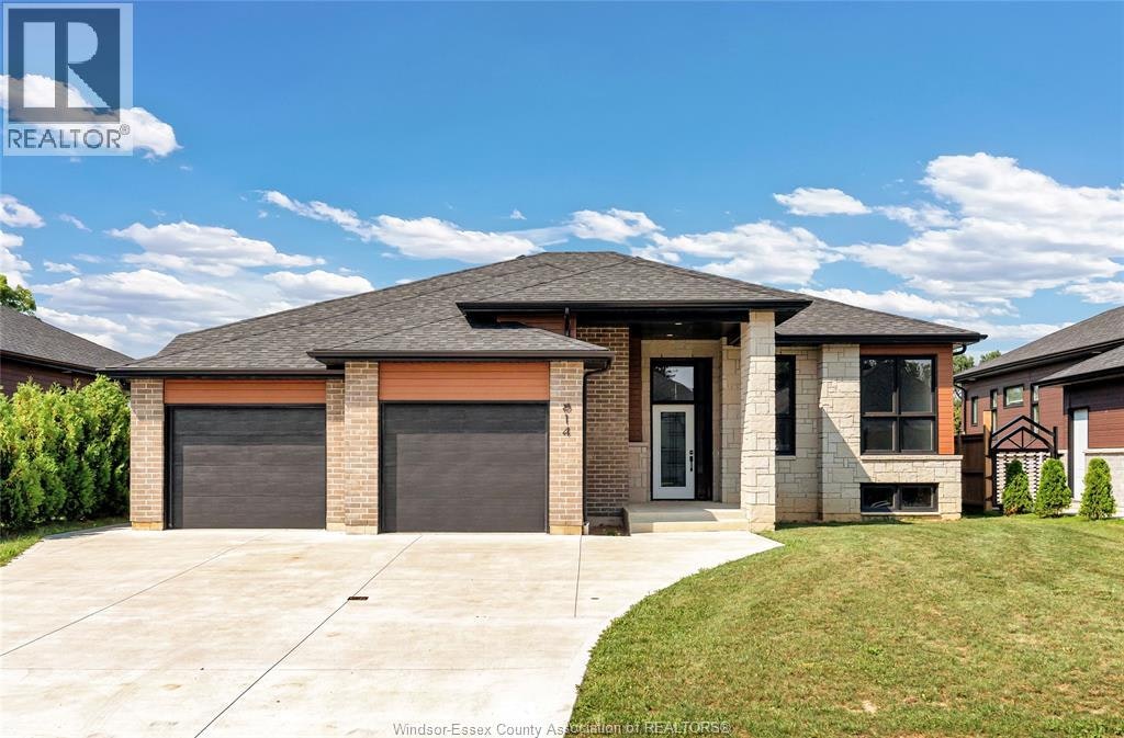 14 Woodland Street, Kingsville, ON, N9Y 0A9