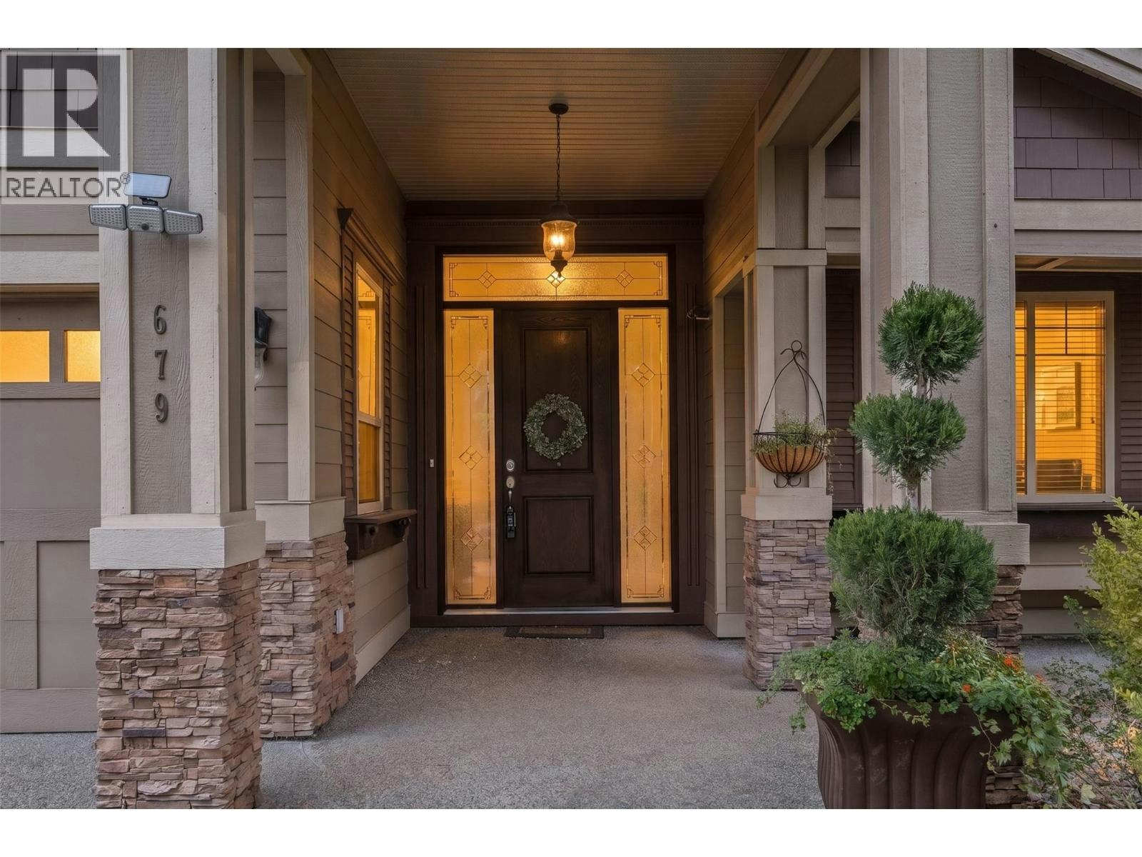 679 Devonian Avenue, Kelowna, BC, V1W 5C2 - 2
