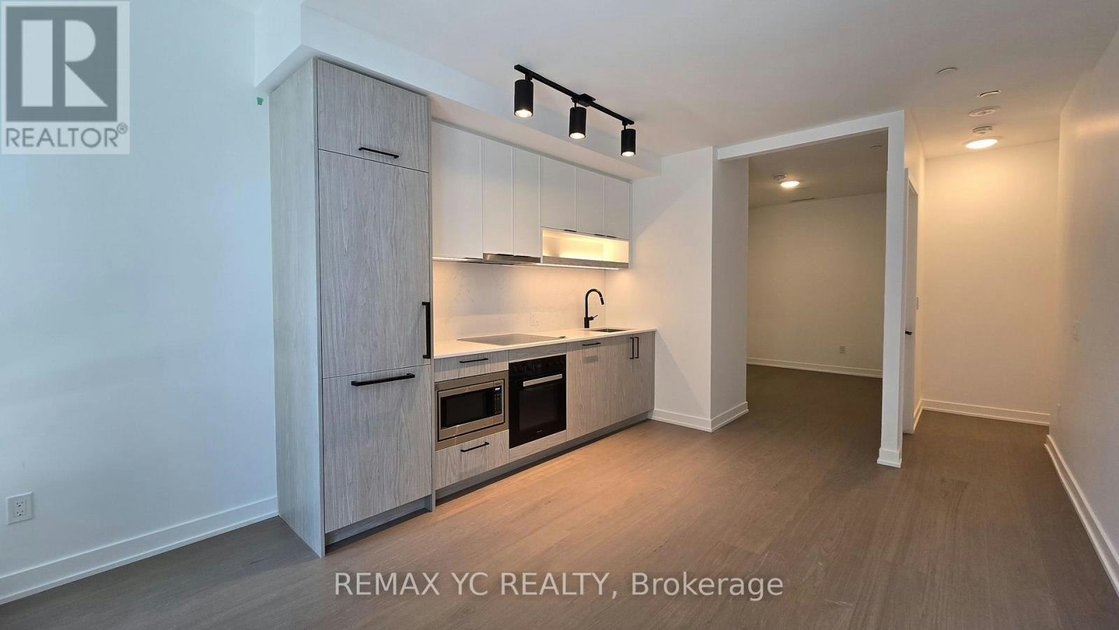 831-91 Montclair Avenue, Toronto, ON, M5P 0B1 - 3