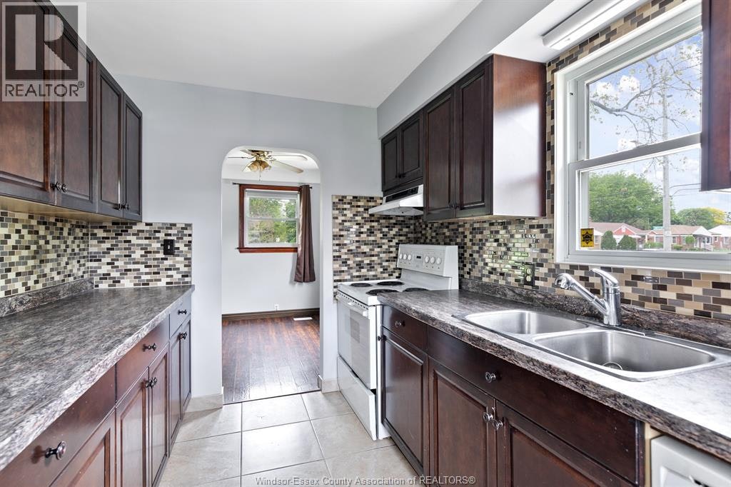 3200 Longfellow Avenue, Windsor, ON, N9E 2L6 - 6