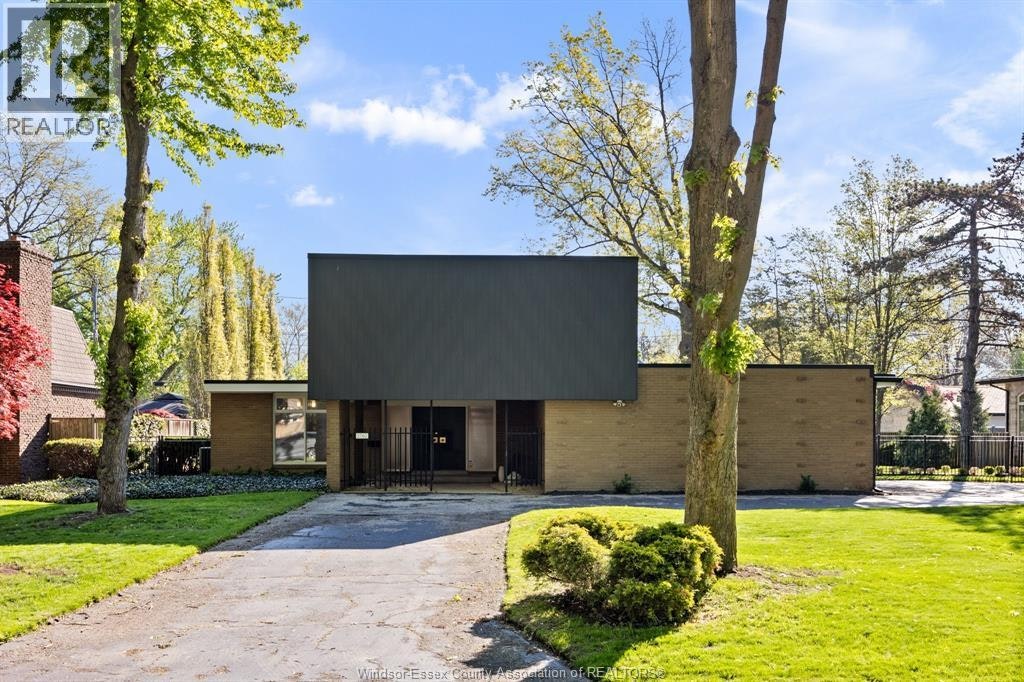 3760 Victoria Boulevard, Windsor, ON, N9E 3L8