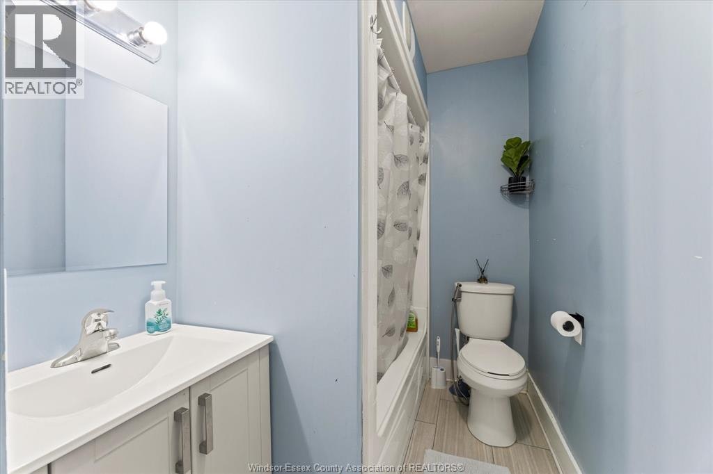 890 Howard Avenue, Windsor, ON, N9A 1S2 - 17